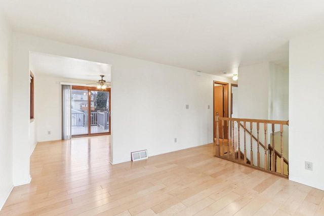 1925 E Van Beck AVENUE, Saint Francis, WI 53235