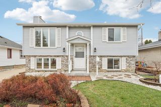 1925 E Van Beck AVENUE, Saint Francis, WI 53235