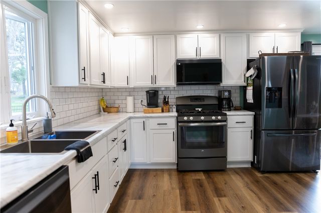 15 Virginia Manor Road, Gates, NY 14606