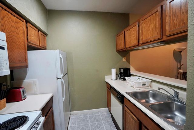 2121 El Paseo Street 2209, Houston, TX 77054