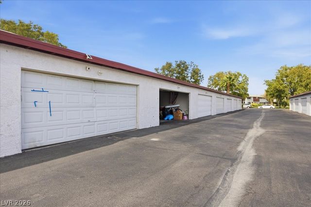 179 Greenbriar Townhouse Way, Las Vegas, NV 89121