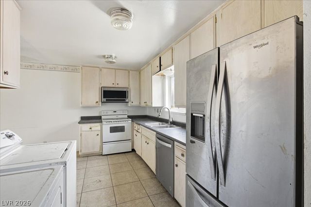 179 Greenbriar Townhouse Way, Las Vegas, NV 89121