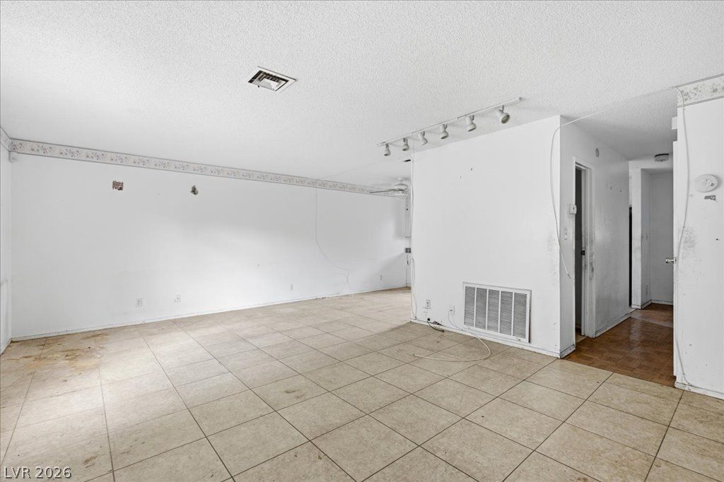 179 Greenbriar Townhouse Way, Las Vegas, NV 89121 — photo 2