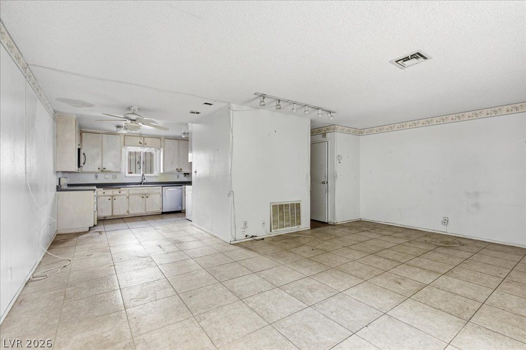 179 Greenbriar Townhouse Way, Las Vegas, NV 89121 — photo 4