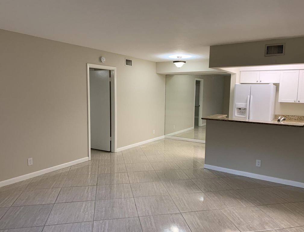 7250 Golf Colony Court 104, Lake Worth, FL 33467