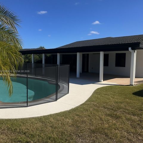 13421 SW 52nd St, Miami, FL 33175