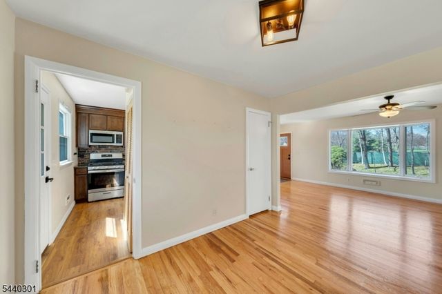 20 Kievit Rd, Wayne Twp., NJ 07470