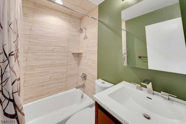 20 Kievit Rd, Wayne Twp., NJ 07470