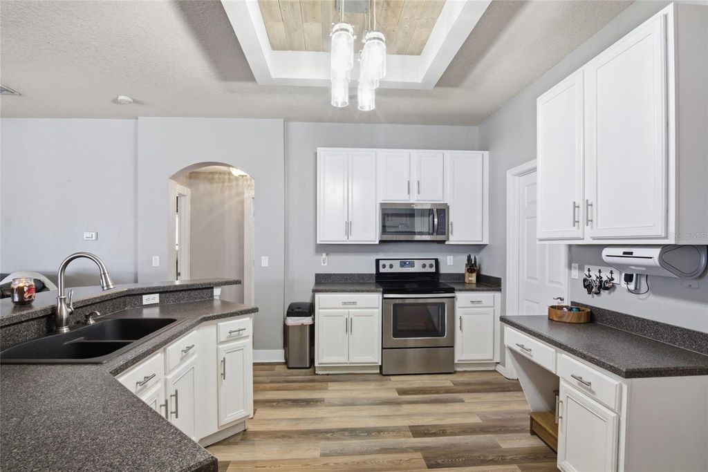 Image 8 of property listing at 5347 CAPE HATTERAS DRIVE, Clermont, FL 34714