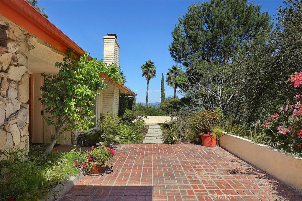 3433 Green Vista Drive, Encino, CA 91436 — photo 2