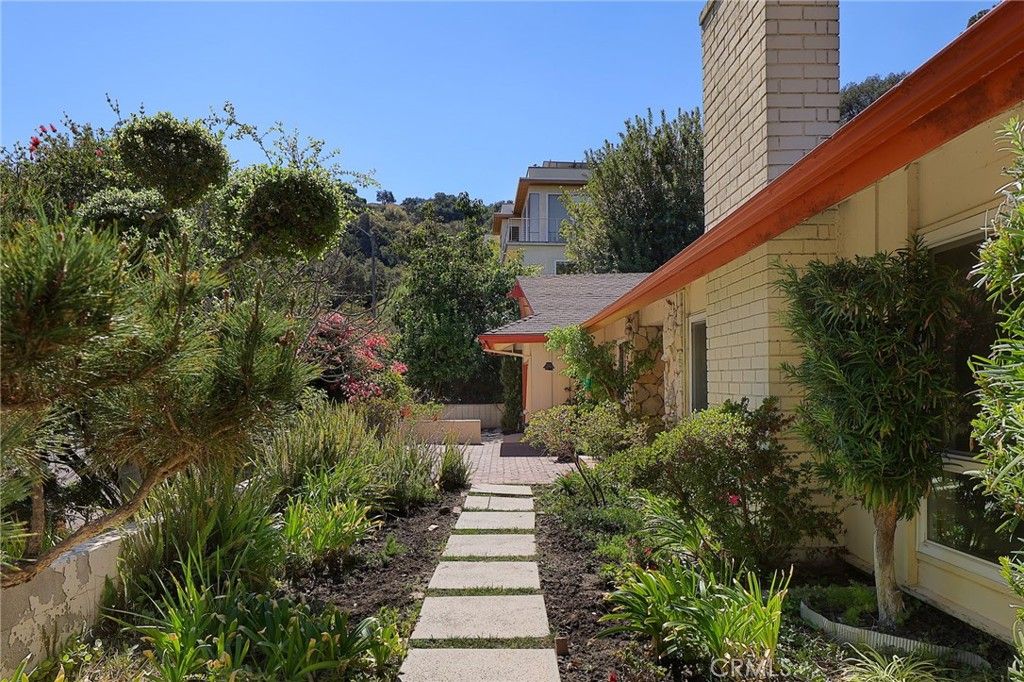 3433 Green Vista Drive, Encino, CA 91436 — photo 3