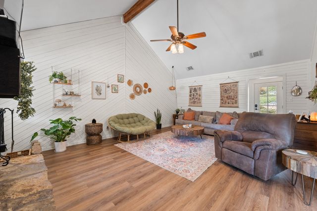 312 Trailwood Drive, Joshua, TX 76058