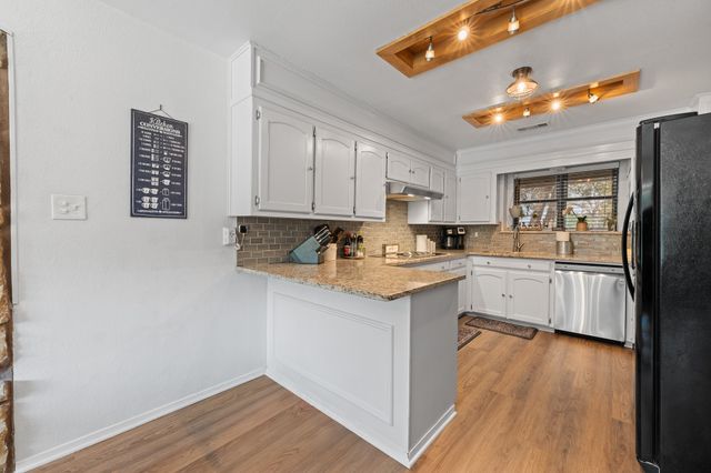 312 Trailwood Drive, Joshua, TX 76058