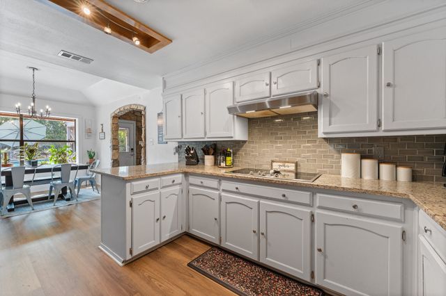 312 Trailwood Drive, Joshua, TX 76058
