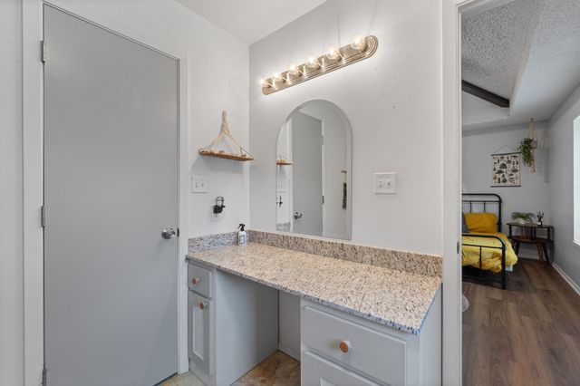 312 Trailwood Drive, Joshua, TX 76058
