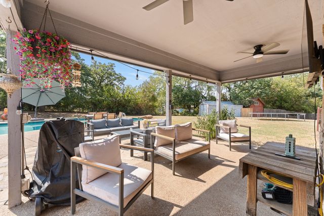 312 Trailwood Drive, Joshua, TX 76058
