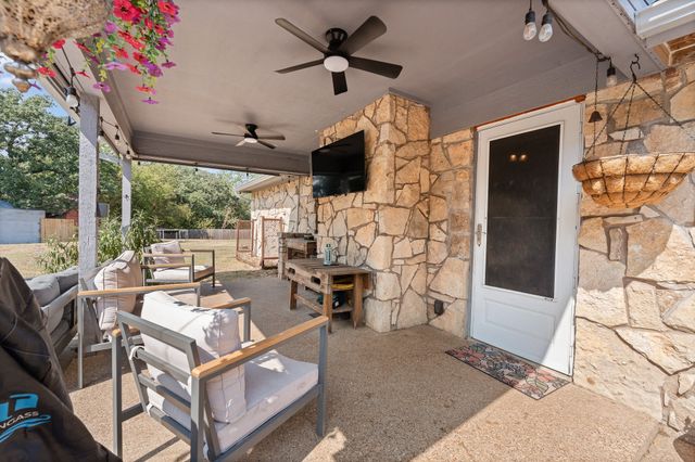 312 Trailwood Drive, Joshua, TX 76058
