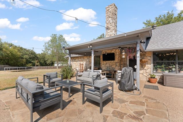 312 Trailwood Drive, Joshua, TX 76058