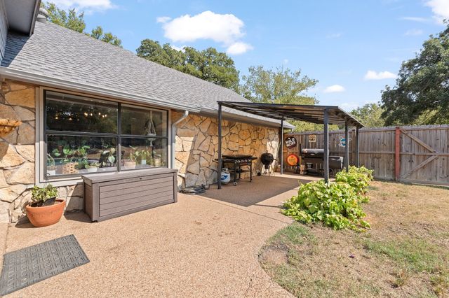 312 Trailwood Drive, Joshua, TX 76058