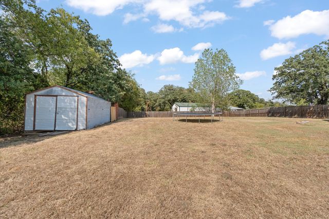 312 Trailwood Drive, Joshua, TX 76058