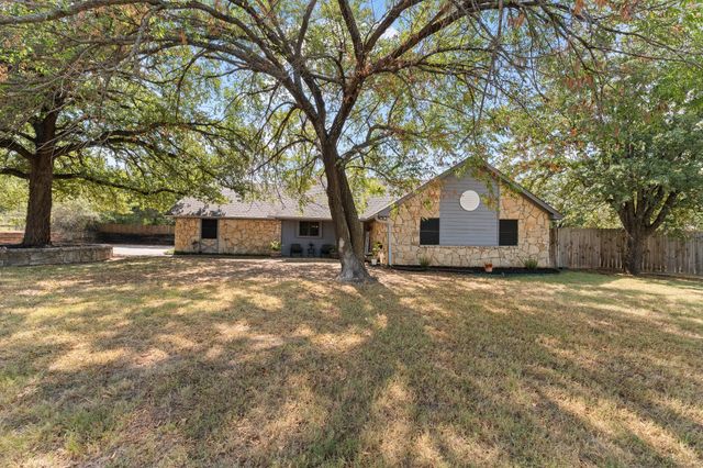 312 Trailwood Drive, Joshua, TX 76058