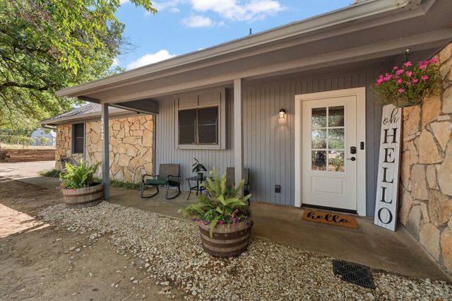 312 Trailwood Drive, Joshua, TX 76058