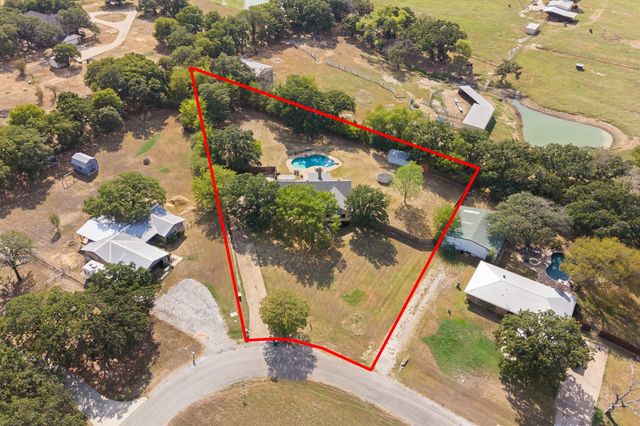312 Trailwood Drive, Joshua, TX 76058