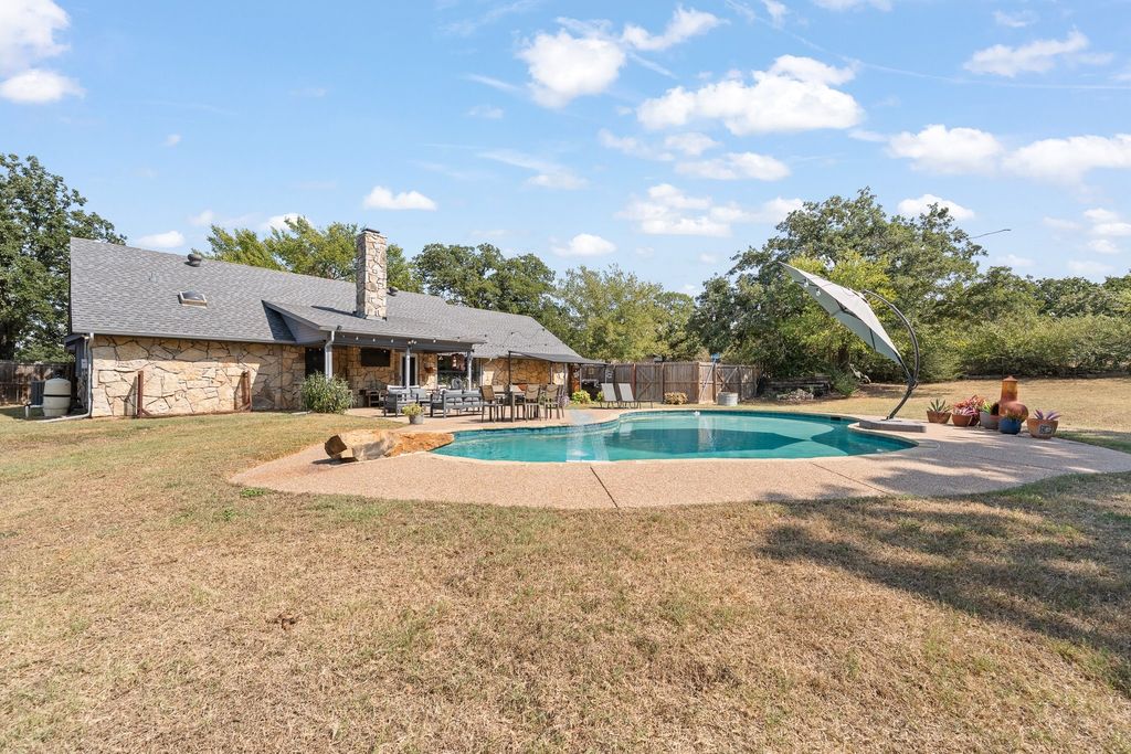 312 Trailwood Drive, Joshua, TX 76058 — photo 3