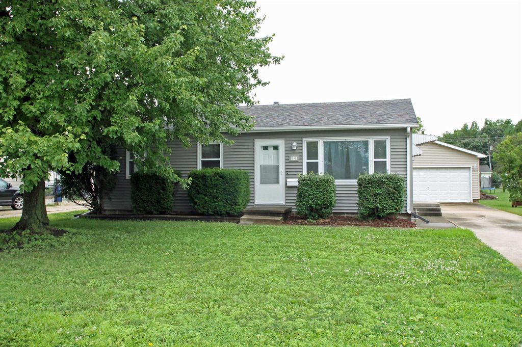 2433 University Avenue, Waterloo, IA 50701