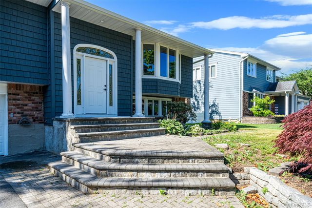 14 Stanley Place, Hauppauge, NY 11788