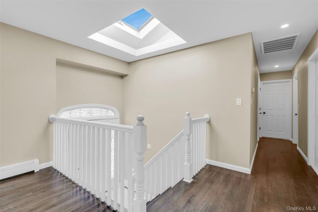 14 Stanley Place, Hauppauge, NY 11788