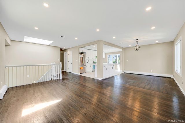 14 Stanley Place, Hauppauge, NY 11788