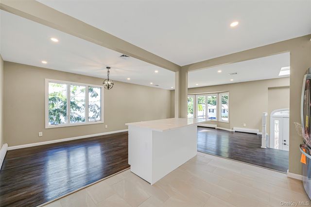 14 Stanley Place, Hauppauge, NY 11788