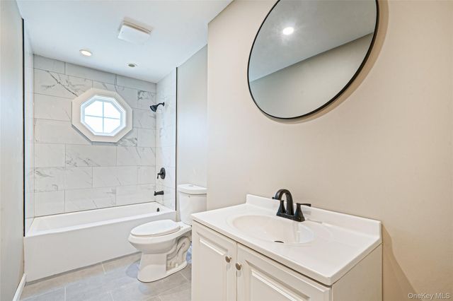 14 Stanley Place, Hauppauge, NY 11788