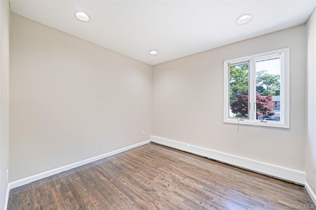 14 Stanley Place, Hauppauge, NY 11788