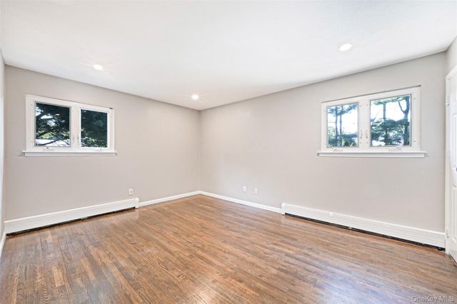 14 Stanley Place, Hauppauge, NY 11788