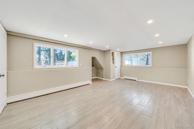 14 Stanley Place, Hauppauge, NY 11788