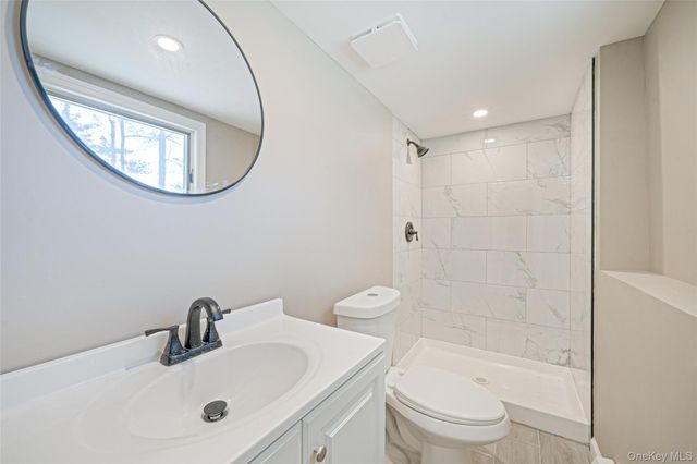 14 Stanley Place, Hauppauge, NY 11788