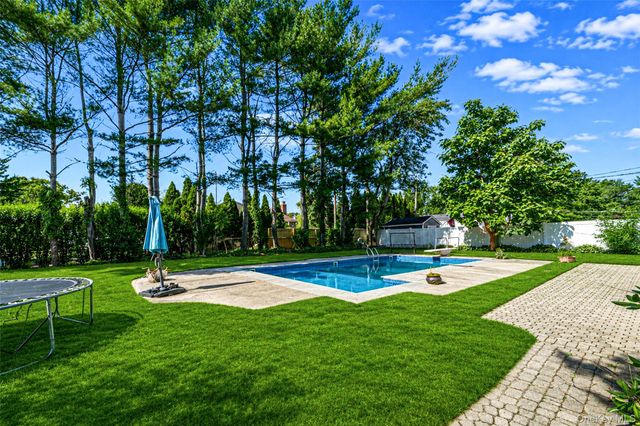 14 Stanley Place, Hauppauge, NY 11788