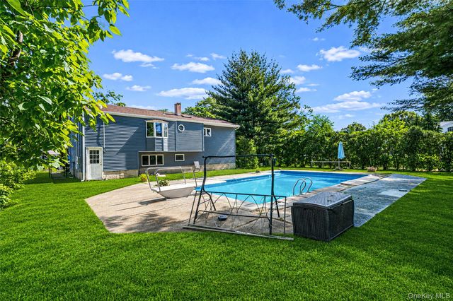 14 Stanley Place, Hauppauge, NY 11788