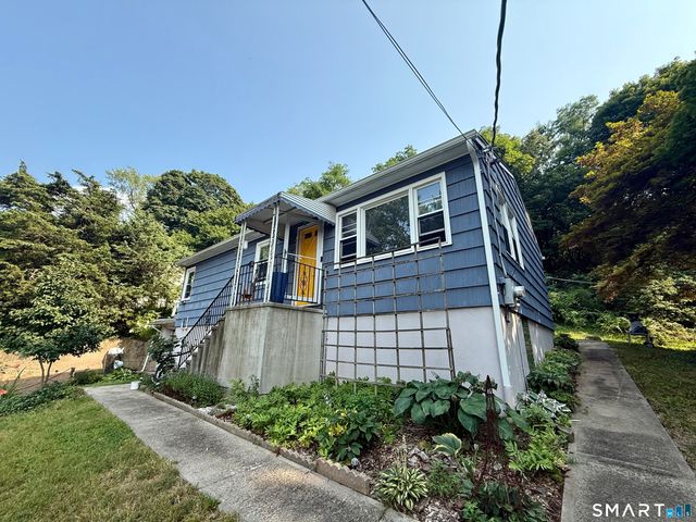 220 Foxon Hill Road, New Haven, CT 06513