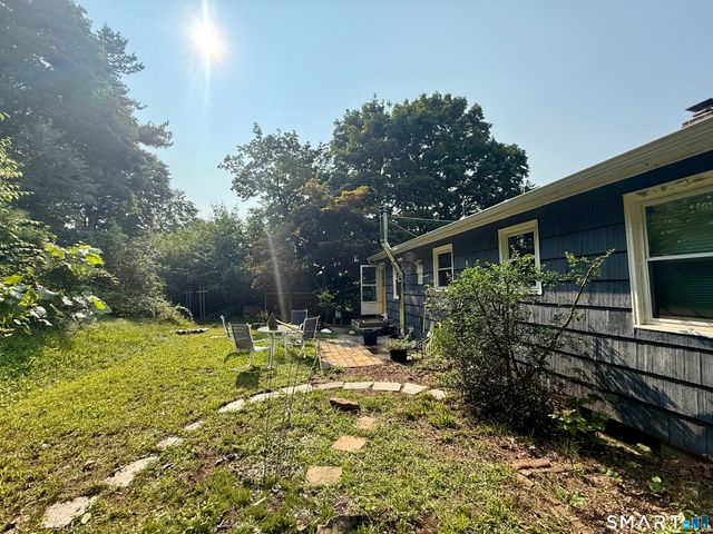 220 Foxon Hill Road, New Haven, CT 06513