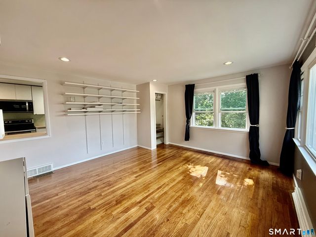 220 Foxon Hill Road, New Haven, CT 06513