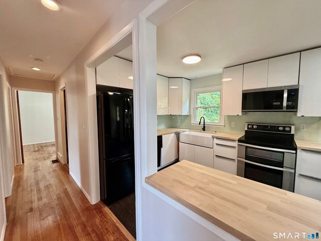 220 Foxon Hill Road, New Haven, CT 06513