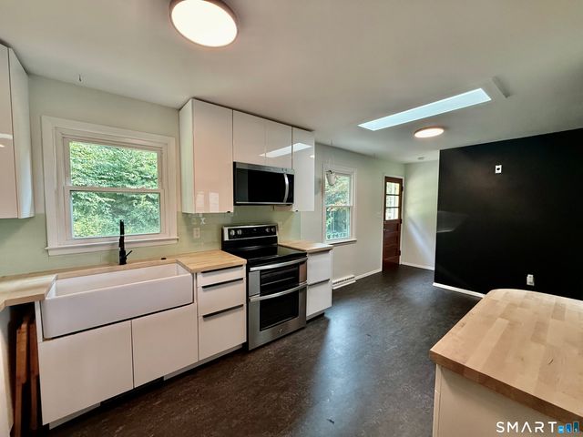220 Foxon Hill Road, New Haven, CT 06513