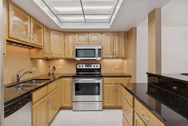 2885 Knox Avenue S 404, Minneapolis, MN 55408