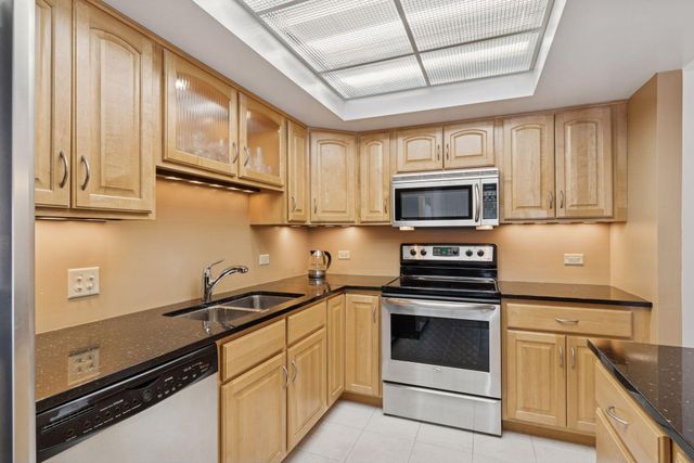 2885 Knox Avenue S 404, Minneapolis, MN 55408