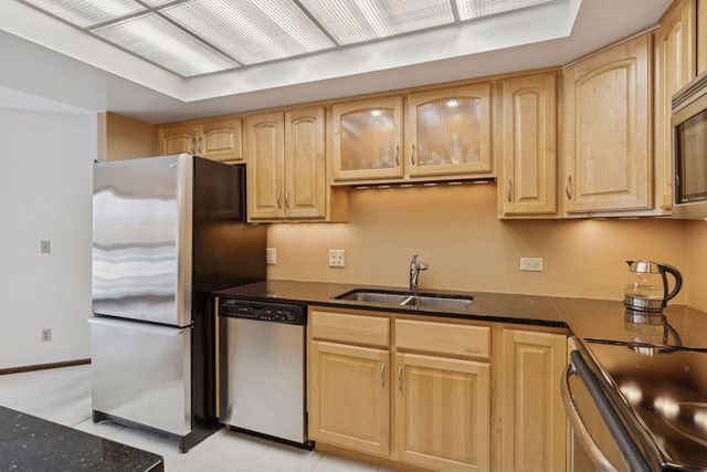 2885 Knox Avenue S 404, Minneapolis, MN 55408