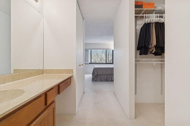 2885 Knox Avenue S 404, Minneapolis, MN 55408