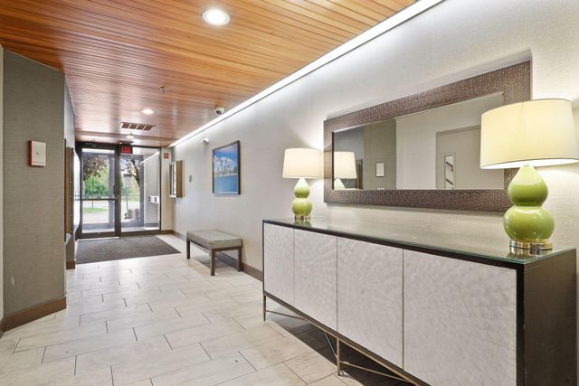 2885 Knox Avenue S 404, Minneapolis, MN 55408